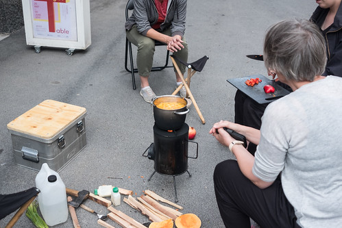 Eldsoppa, Köttinspektionen (2019). Foto: Erik Sjödin. Eldsoppa, Köttinspektionen (2019). Foto: Erik Sjödin.